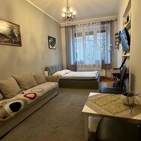 Apartament Przy Dworcu Radom Bagian luar foto