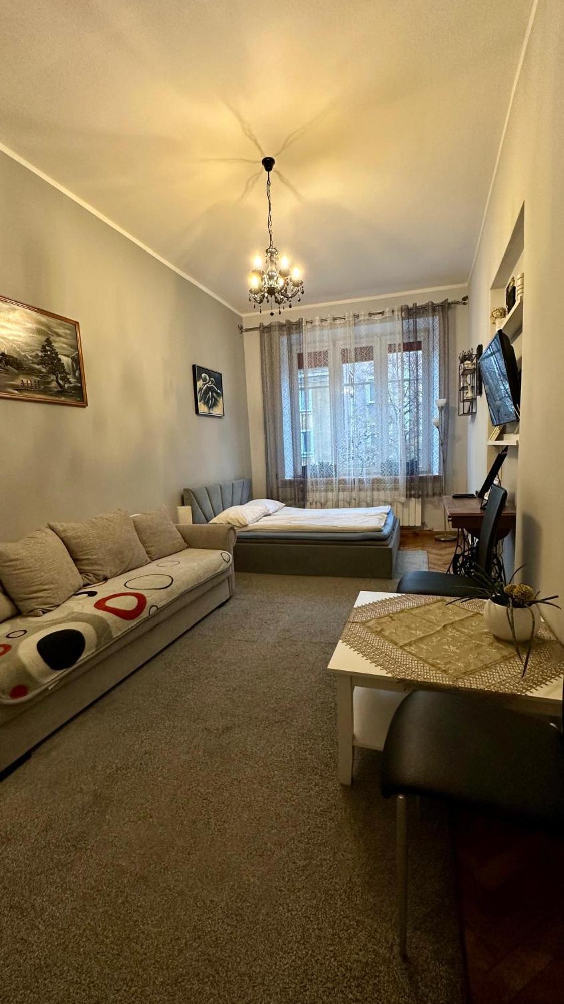 Apartament Przy Dworcu Radom Bagian luar foto